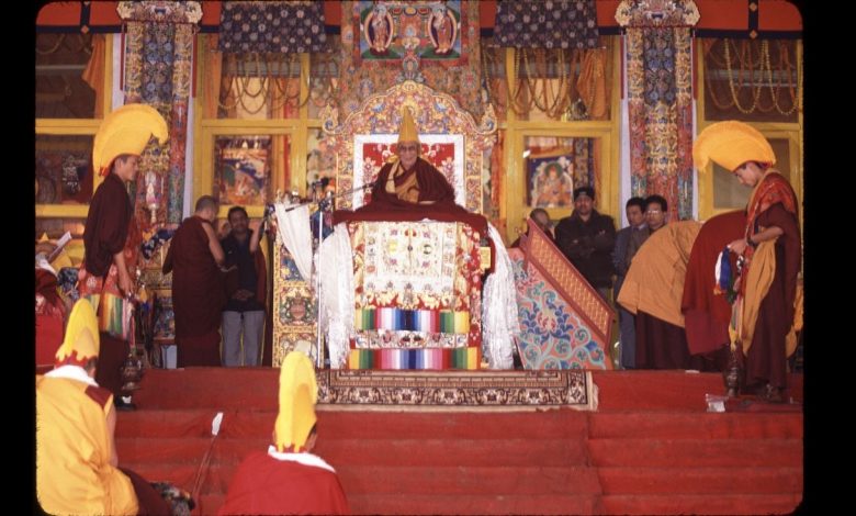 Dalai Lama: Tibet’in Ruhani Önderinden Dünya Barışının Sembolüne 9 Dalai Lama: Tibet’in Ruhani Önderinden Dünya Barışının Sembolüne