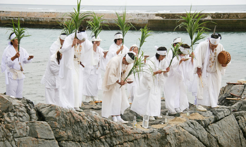 Maitreya: Gelecek Buda’nın Efsanesi 13 Ryukyuan Dini ve Mitolojisi: Okinawa’daki Kadim Ruhani Gelenekleri