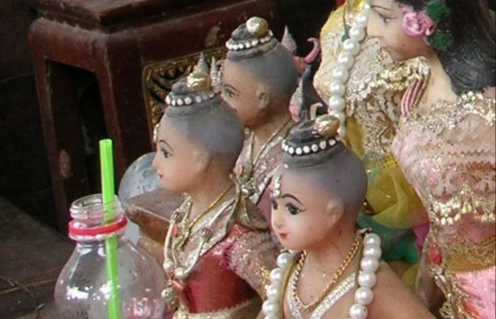 Kuman Thong: Tayland’ın Kutsal Çocuk Ruhları ve Tılsımlı Koruyucuları 10 Kuman Thong: Tayland’ın Kutsal Çocuk Ruhları ve Tılsımlı Koruyucuları