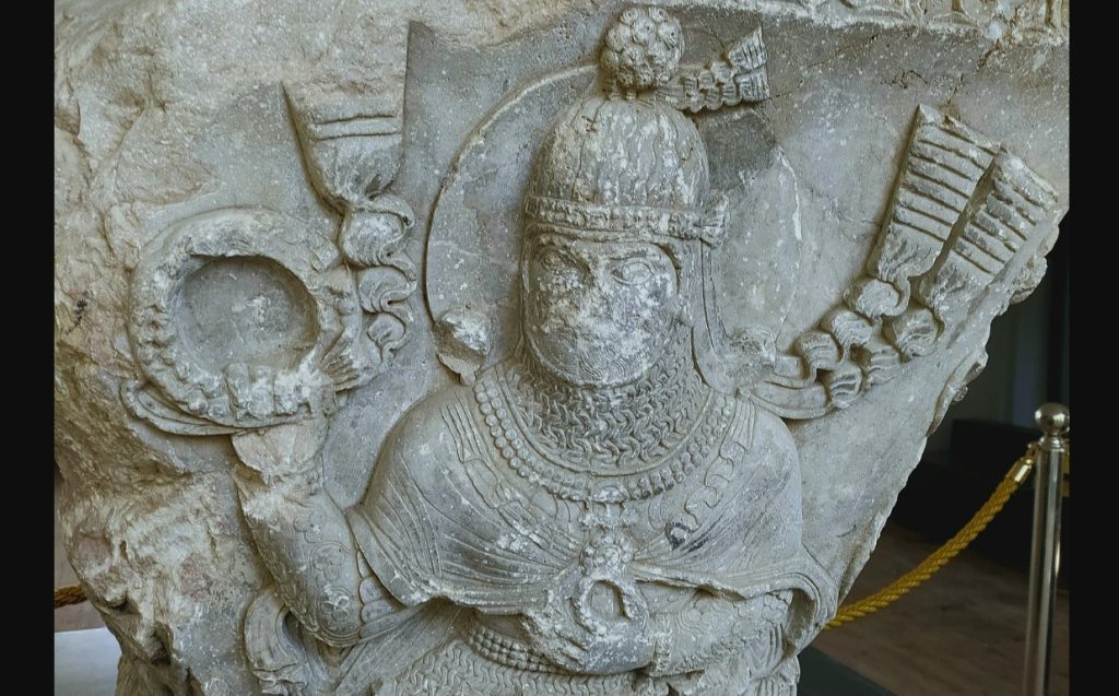 Verethragna: Zerdüştîliğin Zafer Tanrısı ve Engel Kıran Kozmik Güç