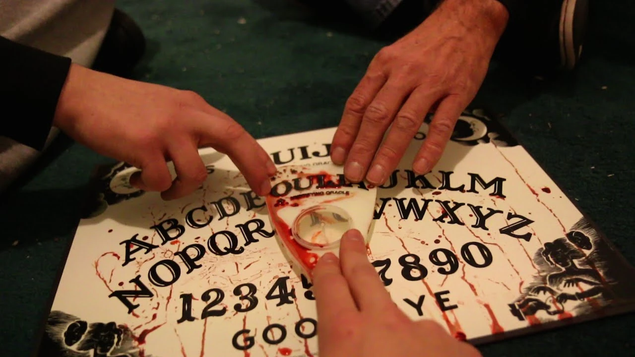 Cadı Tahtası (Ouija): Ruhlarla İletişimin Gizemli Tahtası ve Kökeni